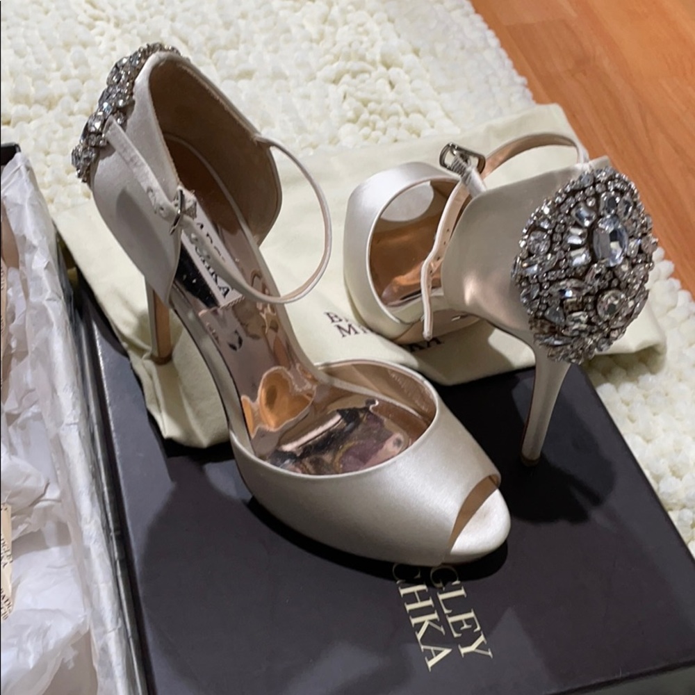 Badgley Mischka dawn ivory peep toe wedding heels